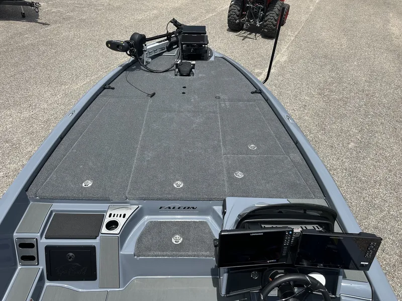 Slide: The Image of Falcon Boats 21 PREDATOR Tournament ready 2026 - 19