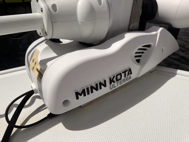 Slide: The Image of Boston Whaler 190 MONTAUK 2024 - 13