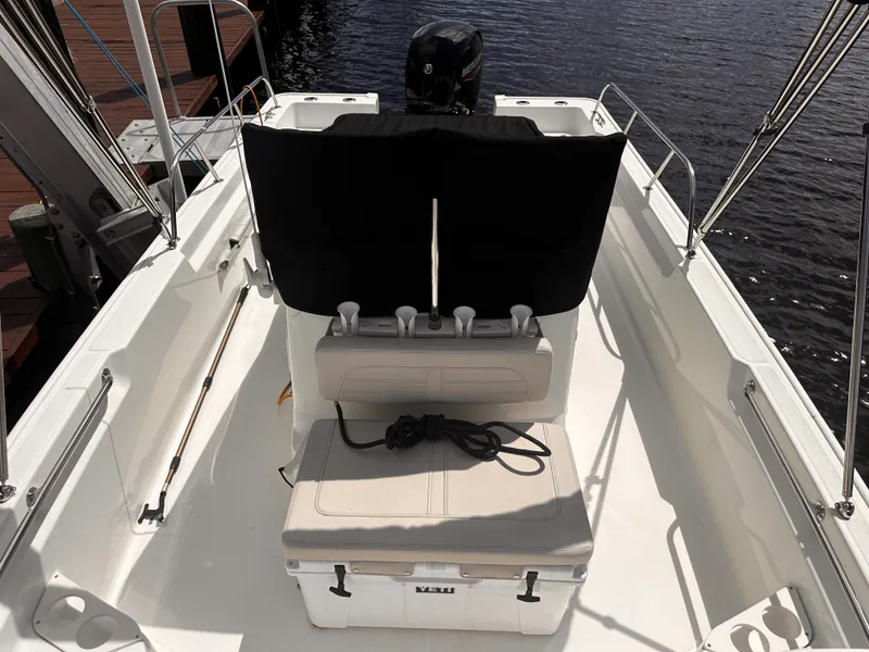 Slide: The Image of Boston Whaler 190 MONTAUK 2024 - 15