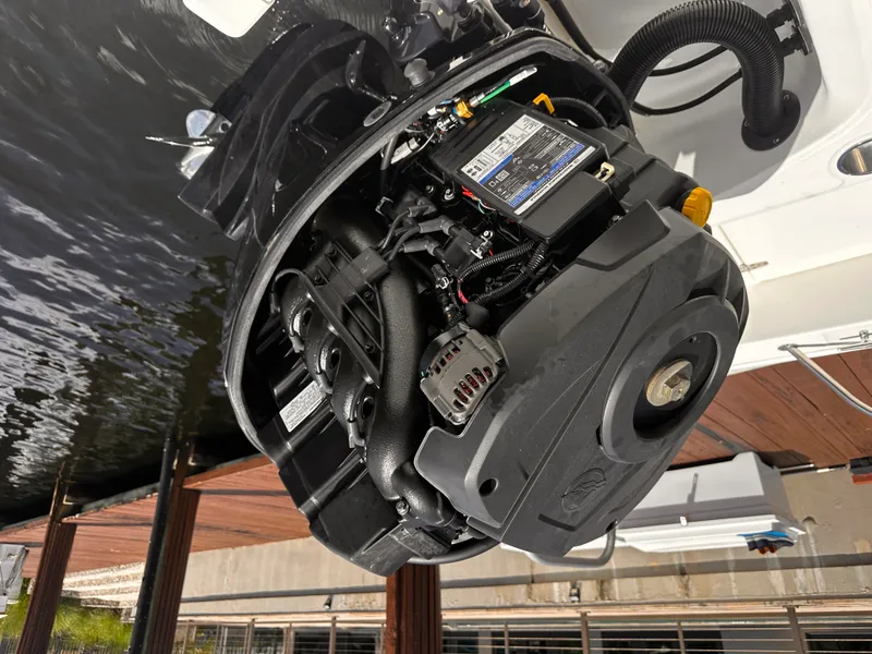 Slide: The Image of Boston Whaler 190 MONTAUK 2024 - 2