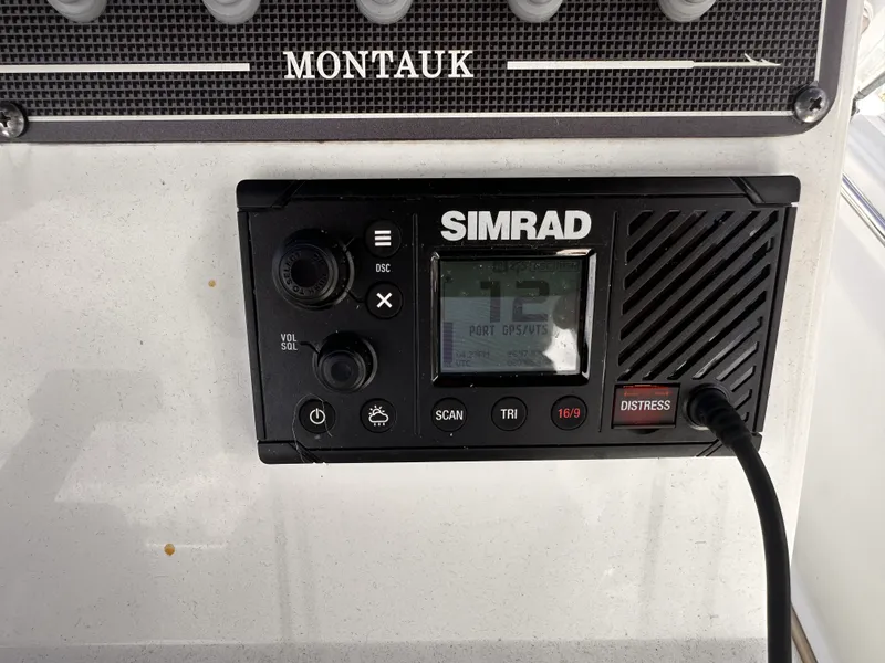 Slide: The Image of Boston Whaler 190 MONTAUK 2024 - 20