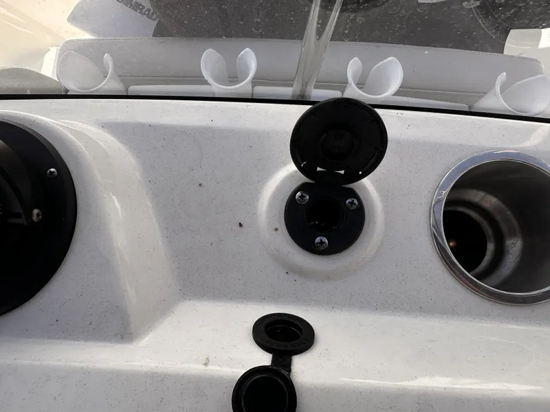 Slide: The Image of Boston Whaler 190 MONTAUK 2024 - 21