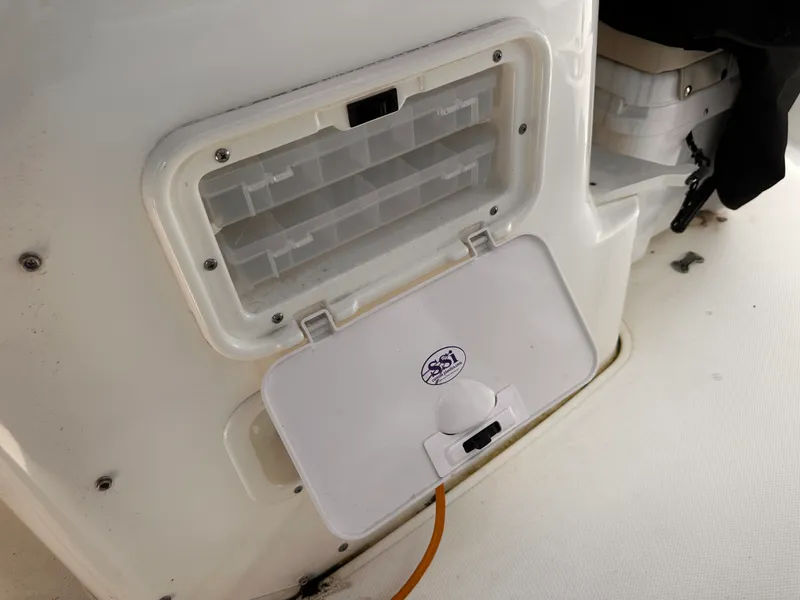 Slide: The Image of Boston Whaler 190 MONTAUK 2024 - 25