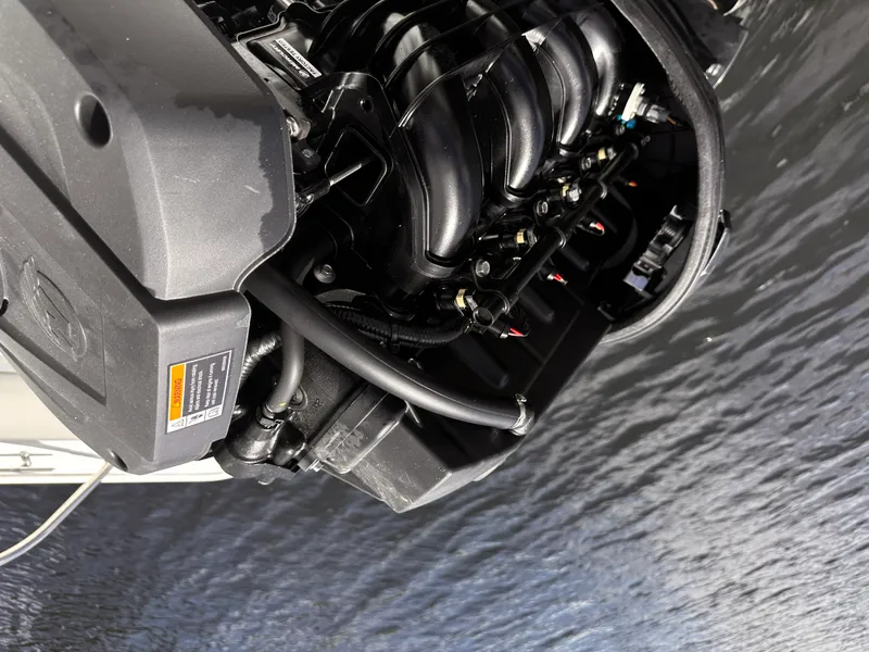 Slide: The Image of Boston Whaler 190 MONTAUK 2024 - 4