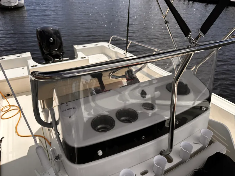 Slide: The Image of Boston Whaler 190 MONTAUK 2024 - 6