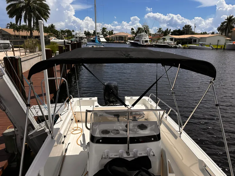 Slide: The Image of Boston Whaler 190 MONTAUK 2024 - 7