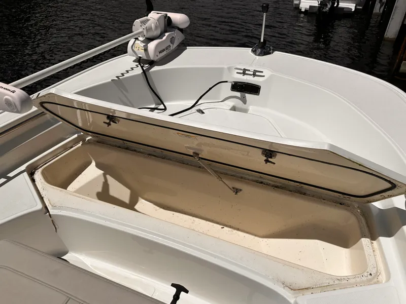 Slide: The Image of Boston Whaler 190 MONTAUK 2024 - 9