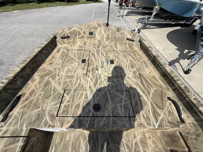 Slide: The Image of Lowe Roughneck Tiller 1660 Deluxe 2026 - 4