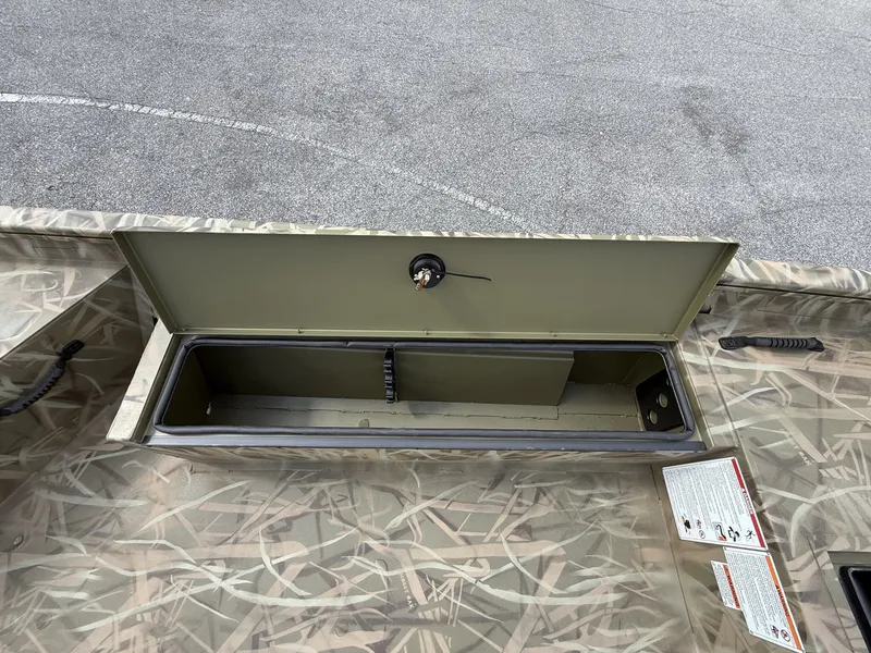 Slide: The Image of Lowe Roughneck Tiller 1660 Deluxe 2026 - 7