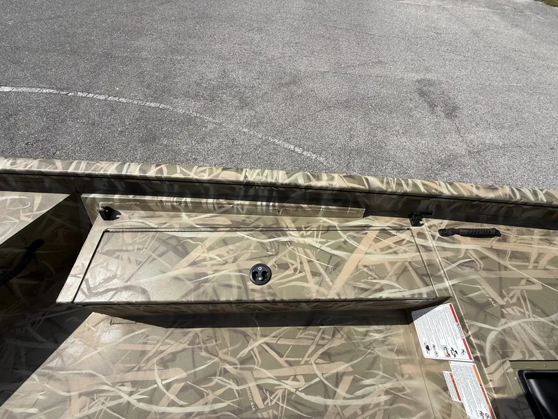 Slide: The Image of Lowe Roughneck Tiller 1660 Deluxe 2026 - 8