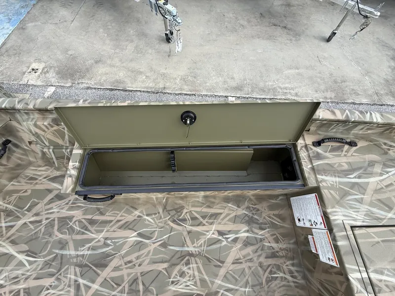 Slide: The Image of Lowe Roughneck Tiller 1760 Deluxe 2026 - 10