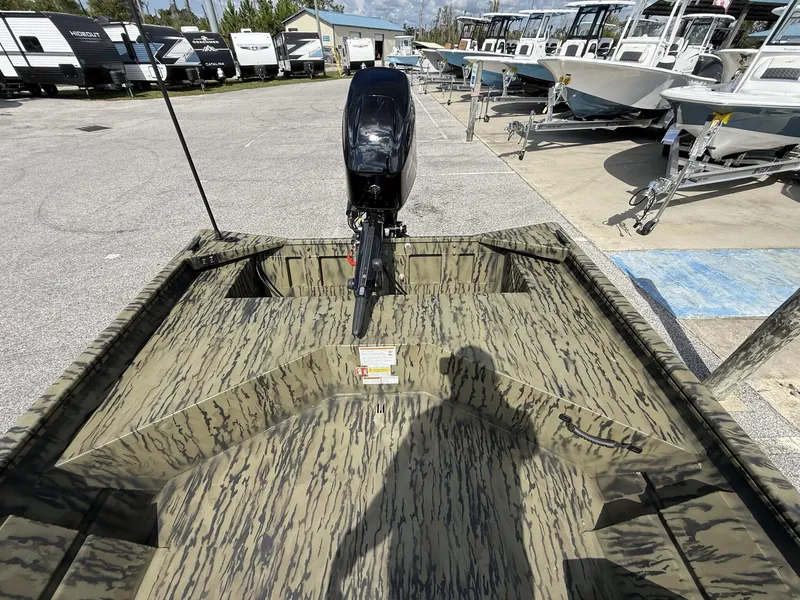 Slide: The Image of Lowe Roughneck Tiller 1760 Deluxe 2026 - 6