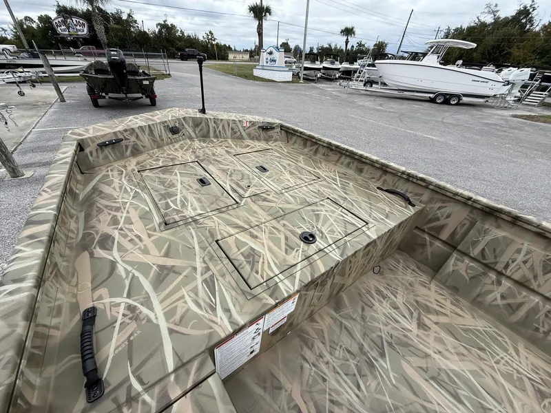 Slide: The Image of Lowe Roughneck Tiller 1760 Deluxe 2026 - 5