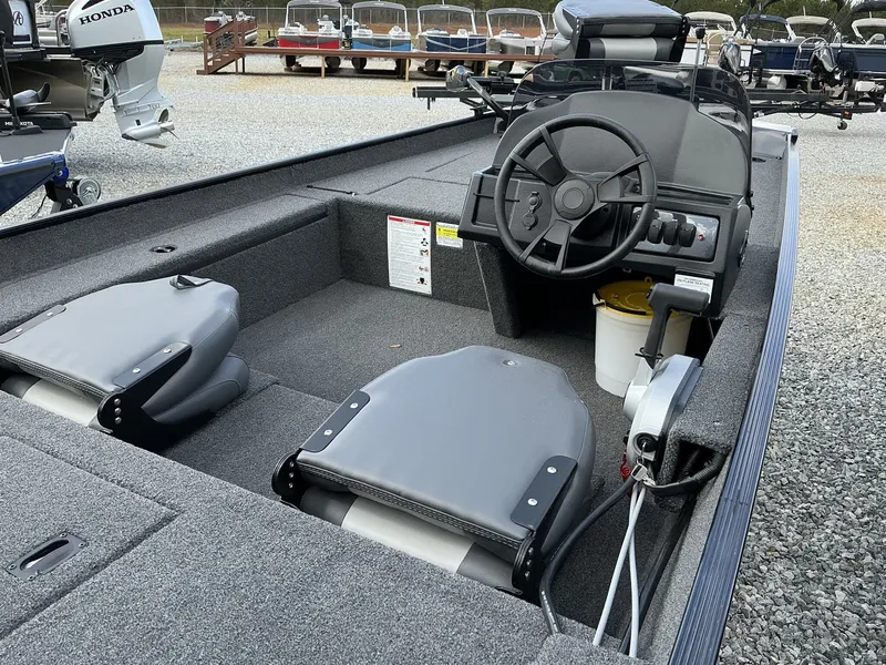 Slide: The Image of Lowe Skorpion 2025 - 6