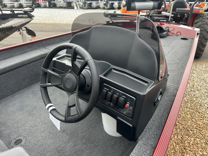 Slide: The Image of Lowe Skorpion 2025 - 4