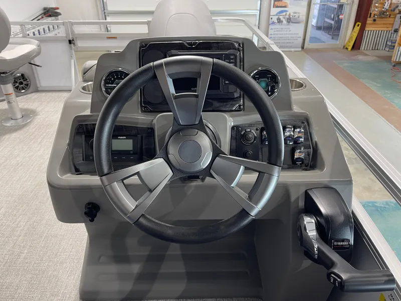 Slide: The Image of Avalon Venture Quad Fish - 19' 2026 - 17