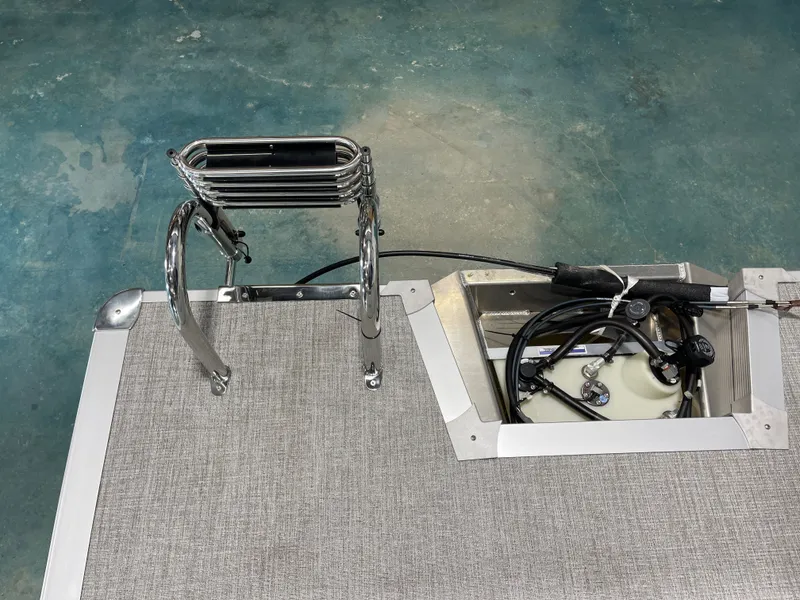 Slide: The Image of Avalon Venture Quad Fish - 19' 2026 - 23