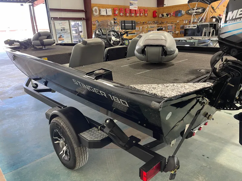 Slide: The Image of Lowe Stinger 180 2016 - 11