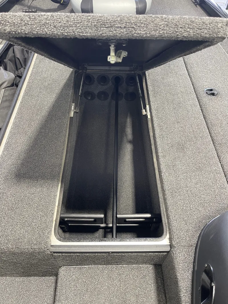 Slide: The Image of Lowe Stinger 180 2016 - 15