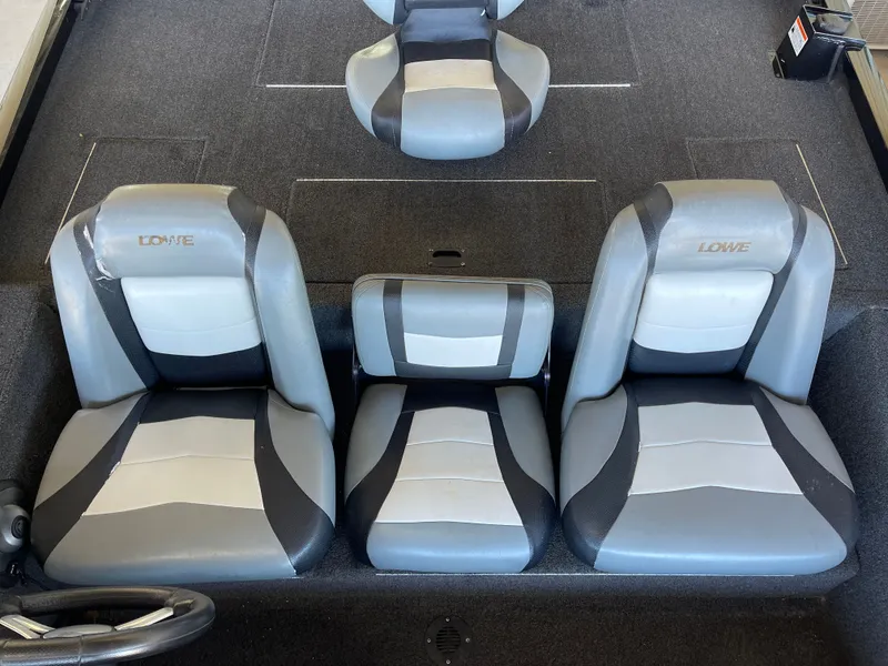 Slide: The Image of Lowe Stinger 180 2016 - 17