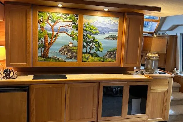 Slide: The Image of Luxurious interior of 1999 Pacific Mariner 65 Motoryacht with scenic wall art. - 33