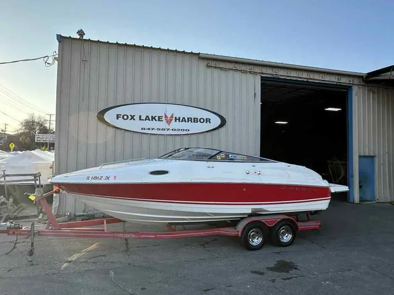 The Image of Regal 2450 Cuddy 2004 - 1