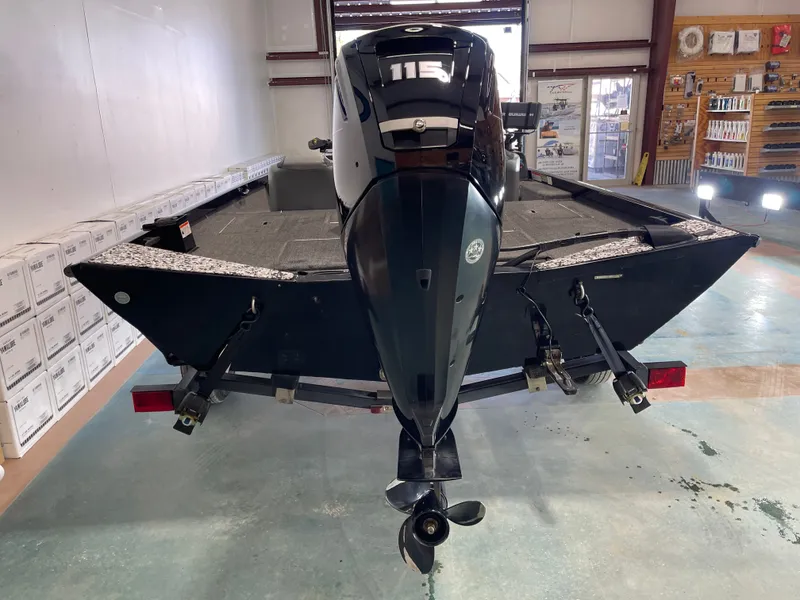 Slide: The Image of Lowe Stinger 180 2016 - 3