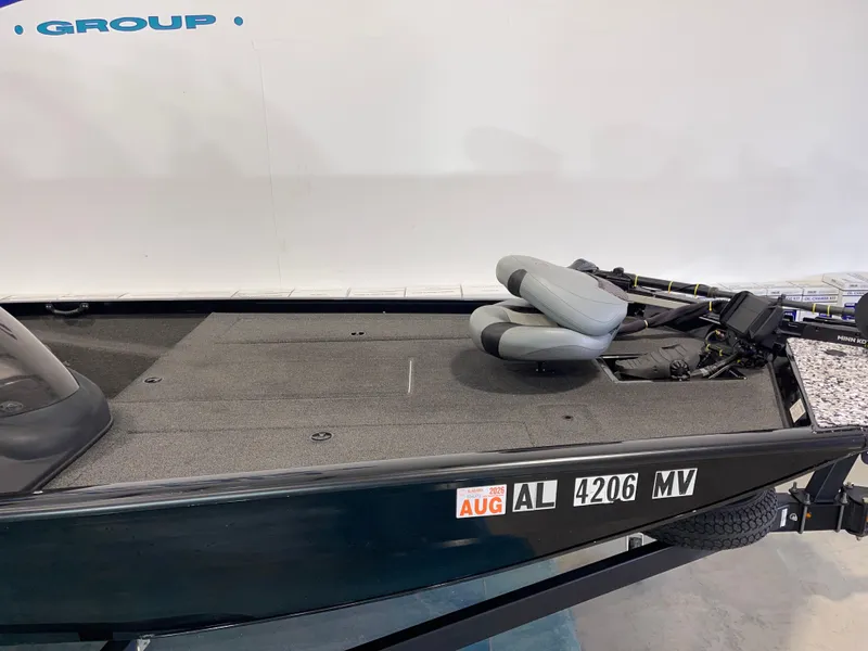 Slide: The Image of Lowe Stinger 180 2016 - 8