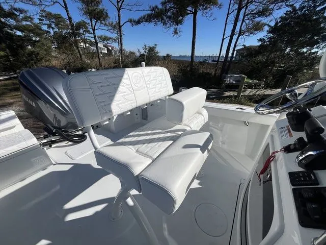 Slide: The Image of Parker Marine 230 Coastal Elite 2026 - 10