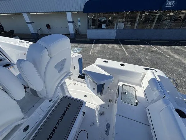 Slide: The Image of Sportsman Heritage 261 Center Console 2026 - 6