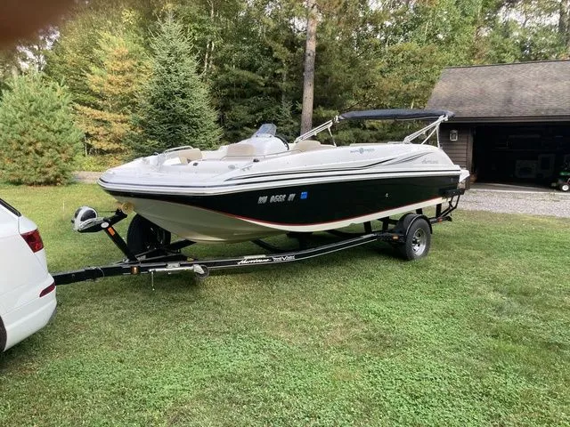 The Image of Hurricane SunDeck SD 187 I/O 2013 - 1