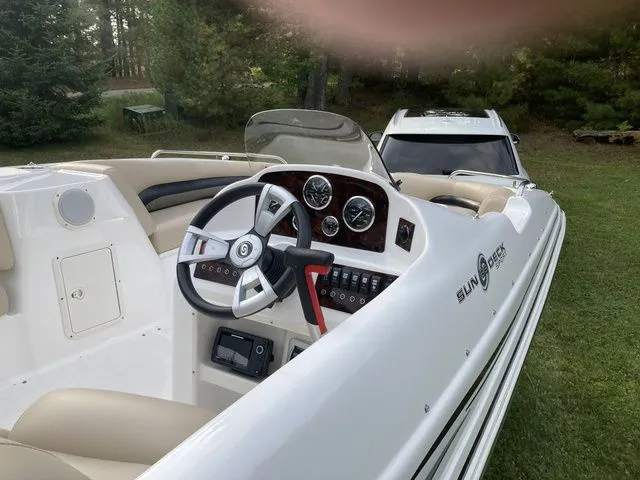 Slide: The Image of Hurricane SunDeck Sport SS 188 I/O 2013 - 6