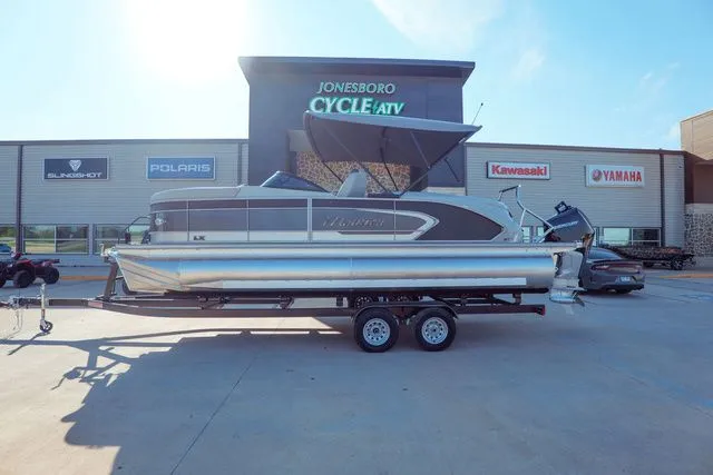 The Image of Manitou LX 23 Rear Facing X-Treme Windshield (RFXW) Single 2024 - 1