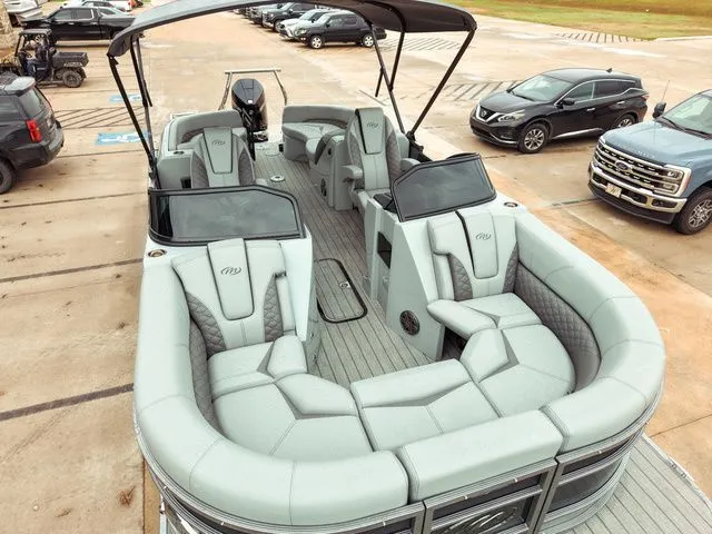 Slide: The Image of Manitou LX 23 Rear Facing X-Treme Windshield (RFXW) Single 2024 - 10