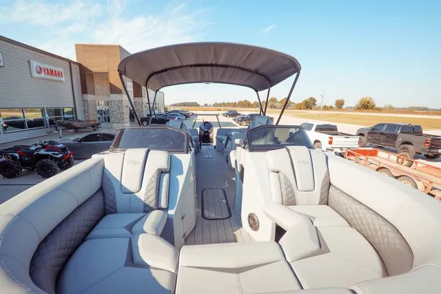 Slide: The Image of Manitou LX 23 Rear Facing X-Treme Windshield (RFXW) Single 2024 - 3