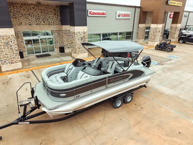 Slide: The Image of Manitou LX 23 Rear Facing X-Treme Windshield (RFXW) Single 2024 - 7