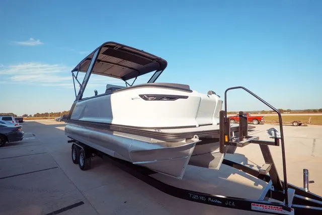 Slide: The Image of Manitou Explore 22 Switchback 2025 - 4