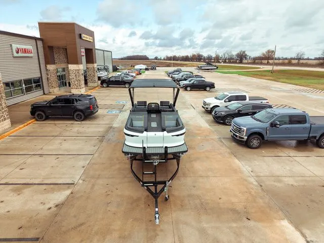 Slide: The Image of Manitou Explore 22 Switchback 2025 - 7