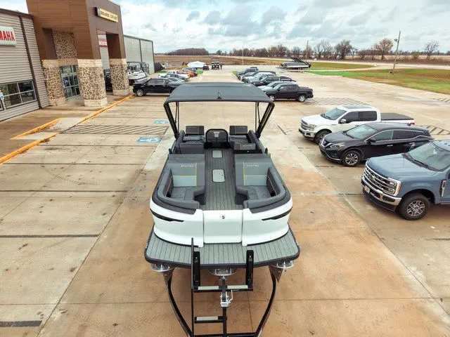 Slide: The Image of Manitou Explore 22 Switchback 2025 - 8