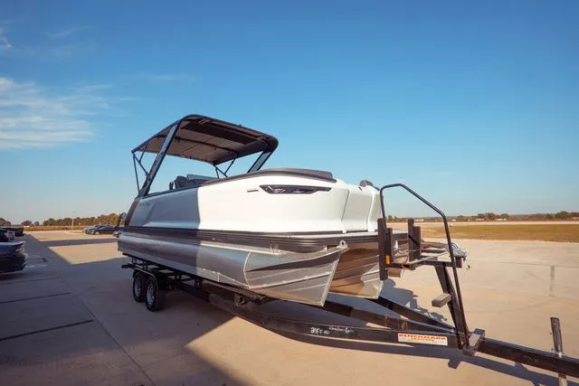 Slide: The Image of Manitou Explore 24 Switchback 2025 - 4