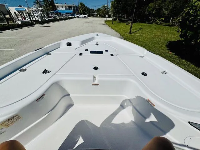 Slide: The Image of NauticStar 194 2024 - 14