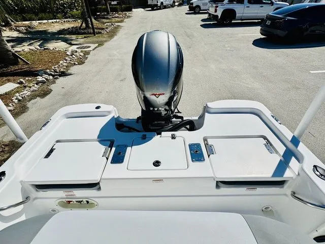 Slide: The Image of NauticStar 194 2024 - 5