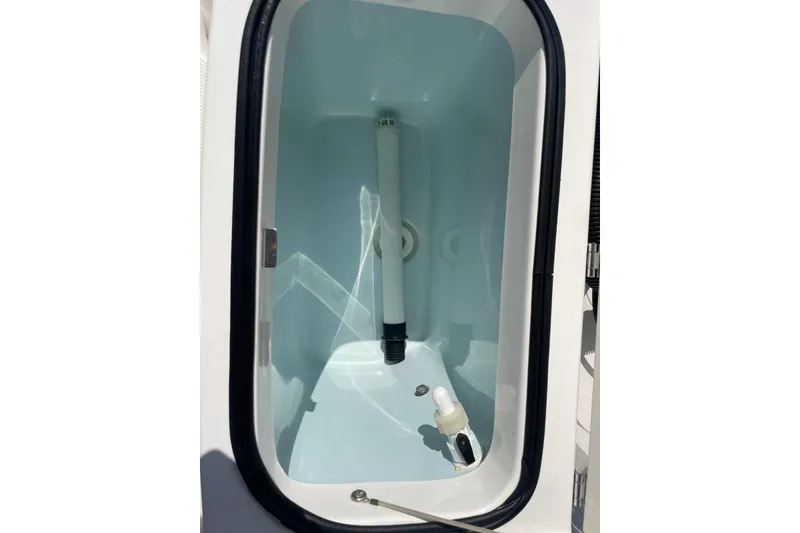 Slide: The Image of Livewell compartment in a 2016 Robalo R200 Center Console boat. - 5