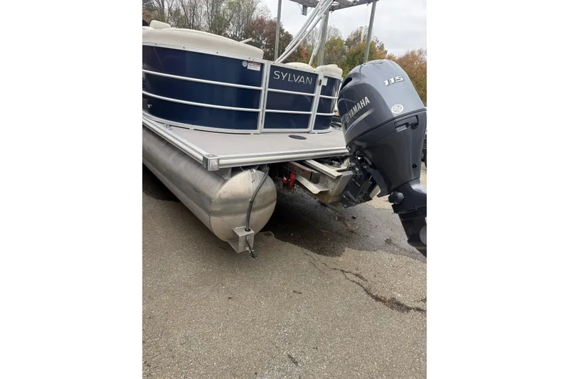 Slide: The Image of 2016 Sylvan Mirage Cruise 8522 LZ LE pontoon boat with Yamaha 115 outboard motor. - 3