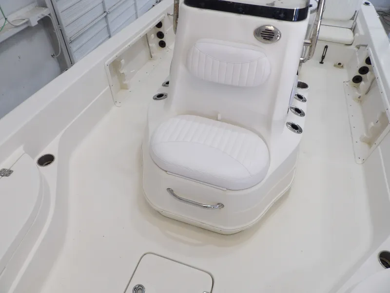 Slide: The Image of NauticStar 2200 2010 - 16