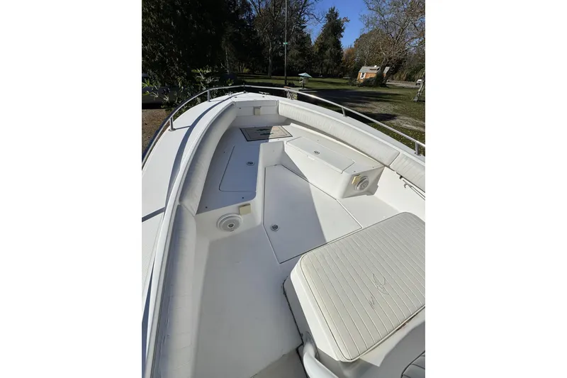 Slide: The Image of 2004 Regulator 24 Forward Seating boat with spacious deck and seating area. - 13