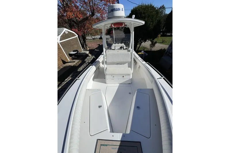 Slide: The Image of 2004 Regulator 24 Forward Seating boat with spacious deck and seating area. - 14
