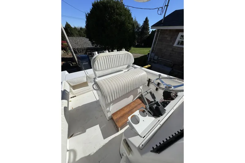 Slide: The Image of 2004 Regulator 24 Forward Seating boat interior with helm and seating area. - 19