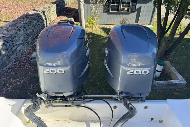 Slide: The Image of Twin Yamaha 200 outboard engines on a 2004 Regulator 24 Forward Seating boat. - 20