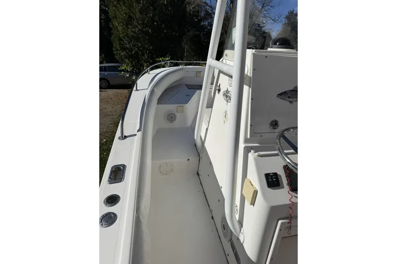 Slide: The Image of 2004 Regulator 24 Forward Seating boat interior with console and seating area. - 22